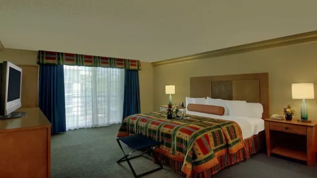 Embassy Suites by Hilton Phoenix Scottsdale photo 1