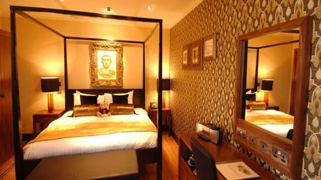 The Feathers Hotel photo 3