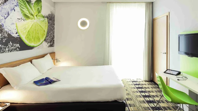 Ibis Styles Napoli Garibaldi photo 1