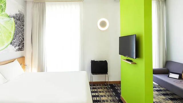 Ibis Styles Napoli Garibaldi photo 8