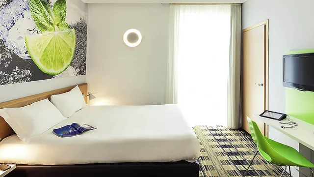Ibis Styles Napoli Garibaldi photo 10