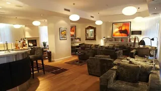 Avenue Hotel