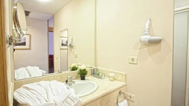 Hotel Carris Alfonso IX Sarria photo 2