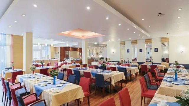 Hotelvorfahrt Holiday Inn photo 3