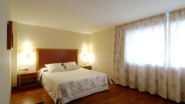 AH Agora World Trade Center Hotel Zaragoza photo 4