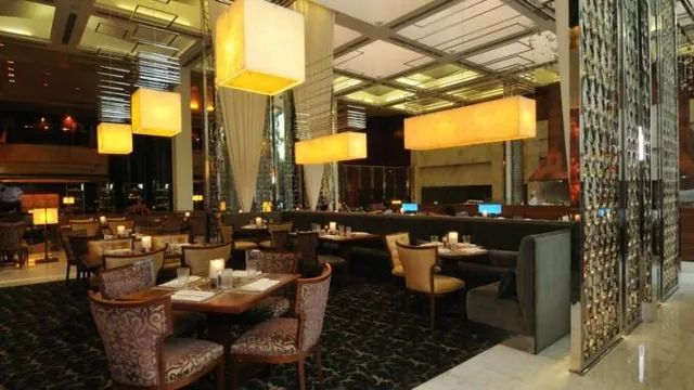 Diamond Hotel Manila photo 2