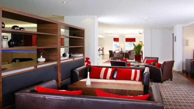 Holiday Inn Express Swindon photo 3