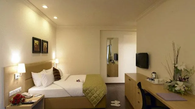 Hotel Royal Orchid Bengaluru photo 4