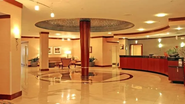 DoubleTree by Hilton Hotel Atlanta North Druid Hills - Emory photo 1