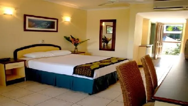 Bay Village Tropical Retreat photo 2