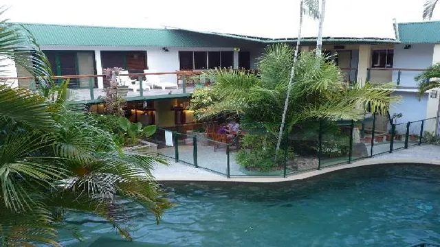 Bay Village Tropical Retreat photo 3