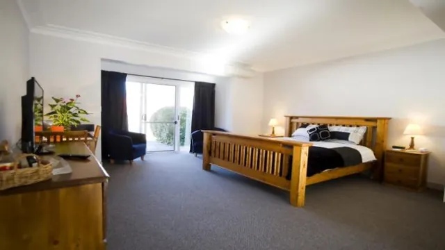 Best Western Moore Park Inn photo 2
