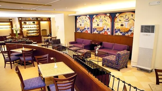 Manila Pavilion Hotel photo 2