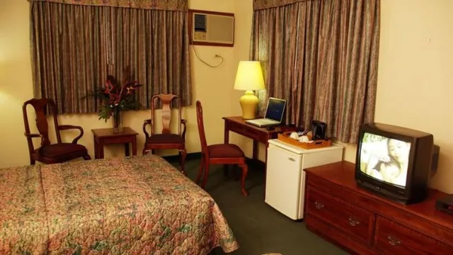 Days Hotel Batangas photo 2