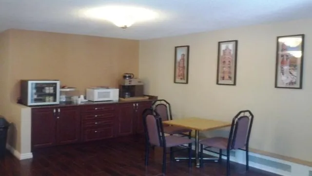 Knights Inn Toronto Scarborough photo 2