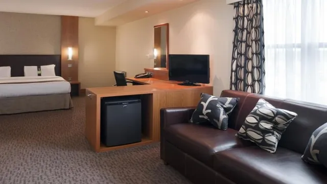 Holiday Inn Hotel Manchester Central Park photo 2