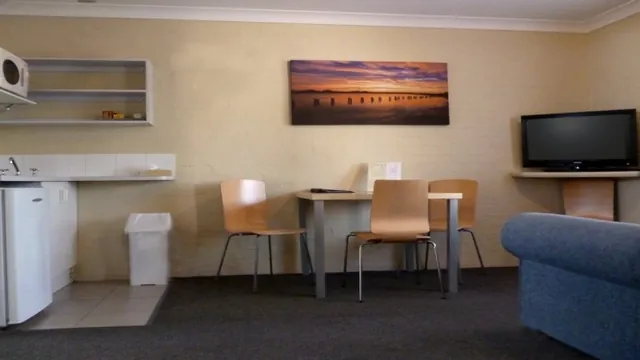 Best Western The Balan Village Motel photo 6