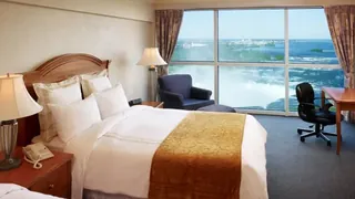 The Oakes Hotel Overlooking The Falls