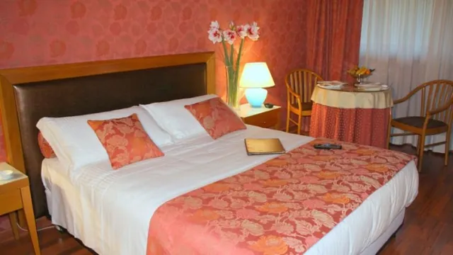Diplomat Hotel Canberra photo 3