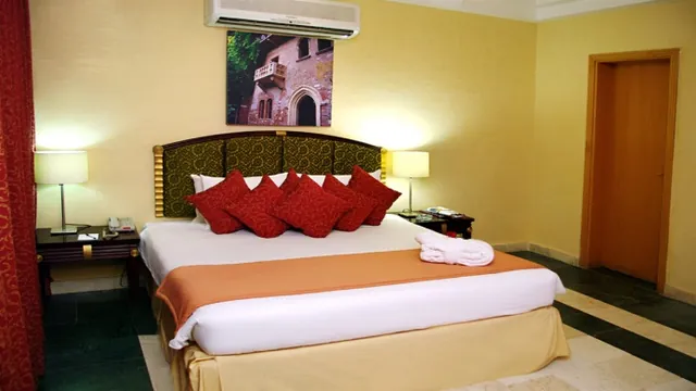 Hotel Holiday International photo 3