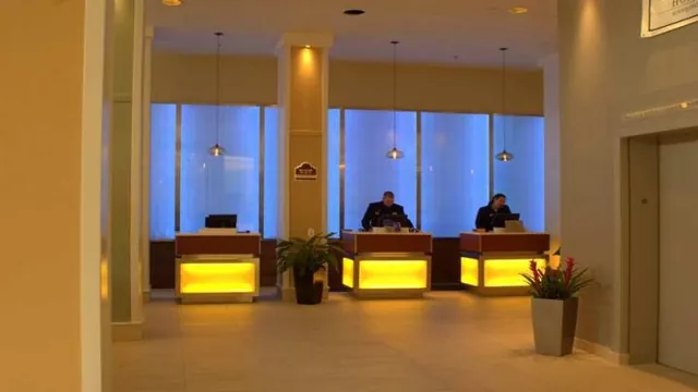 Holiday Inn Cairns Harbourside photo 2