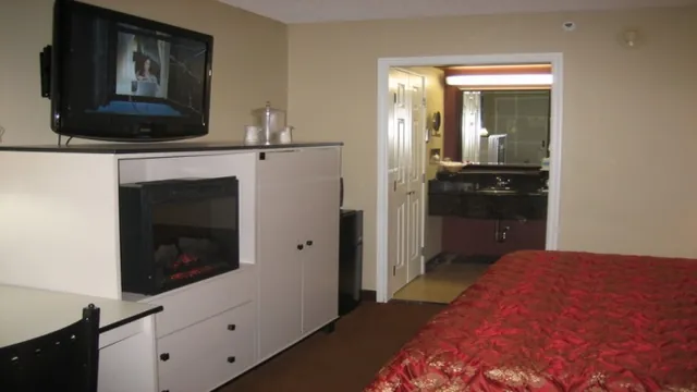 Holiday Inn Cairns Harbourside photo 3
