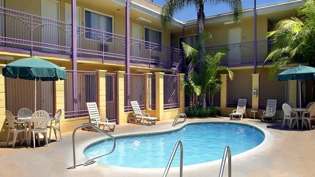 Anaheim Del Sol Inn photo 2