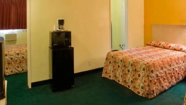 Americas Best Value Inn & Suites Anaheim photo 1