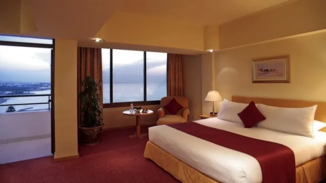 Crowne Plaza Hotel Muscat photo 4