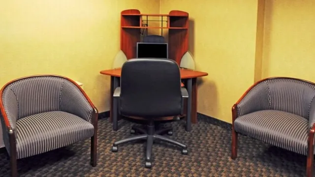 Ramada Limited South Windsor photo 2