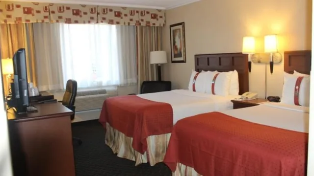 Holiday Inn WINDSOR DOWNTOWN photo 1