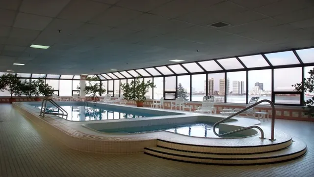 Holiday Inn WINDSOR DOWNTOWN photo 3