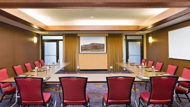 Ramada Limited Tempe Hotel at Arizona Mills Mall photo 2