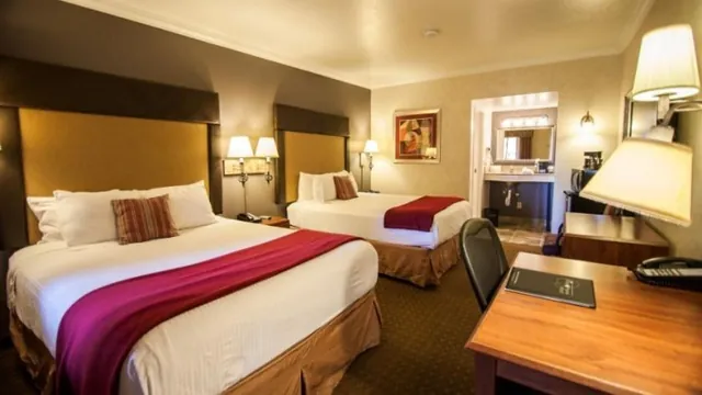 Ramada Limited Tempe Hotel at Arizona Mills Mall photo 3