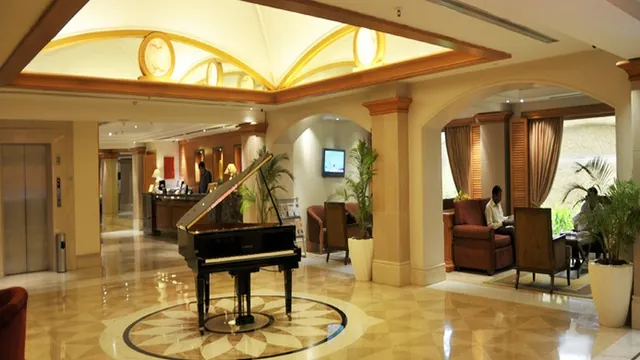 Seacrest Beachfront Holiday Apartments Gold Coast photo 2