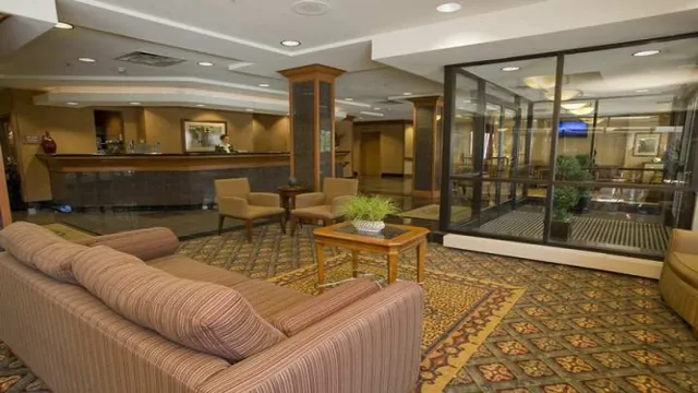 Ramada Milwaukee Downtown Hotel photo 2