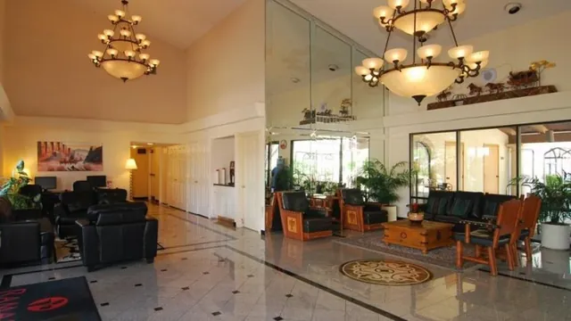 Ramada Foothills Inn & Suites Tucson photo 2