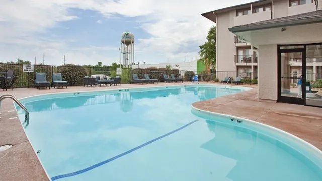 Holiday Inn Express Branson Green Mountain Drive photo 2