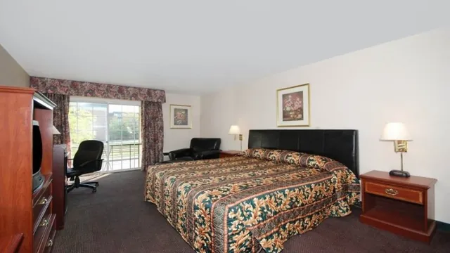 Ramada Inn East Airport Columbus photo 1