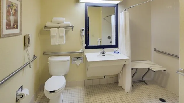 Comfort Suites Clearwater Bay photo 3