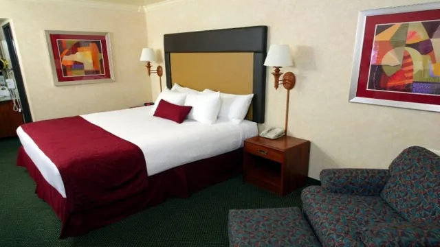 Windmill Suites at Saint Phillip's Plaza Tucson photo 1