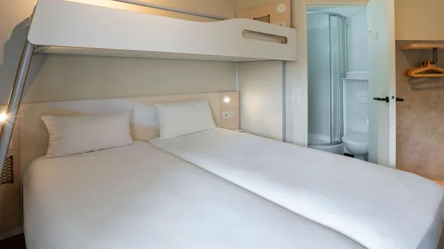 Jade Manotel Geneva photo 4