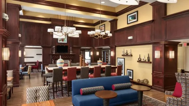 Hampton Inn Cleveland-Downtown photo 1