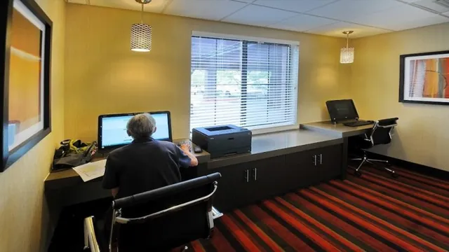 Denver's Best Inn & Suites photo 2