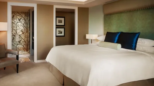 Essex House Hotel & Suites Miami photo 3