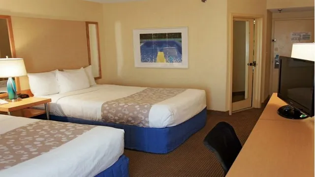 La Quinta Inn & Suites Myrtle Beach at 48th Avenue photo 3