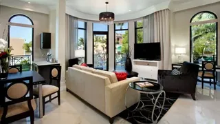 Whalesong Coastal Lodge