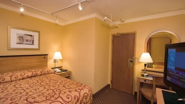 Best Western Lake Inn Ballarat photo 2