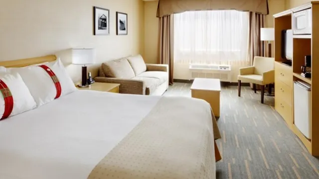 Holiday Inn LETHBRIDGE photo 2