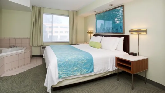 Ramada Inn & Suites Portland Airport photo 1